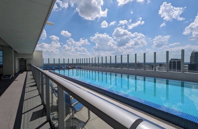 Downtown orlando living - 1 minute walk from Eola park and publix