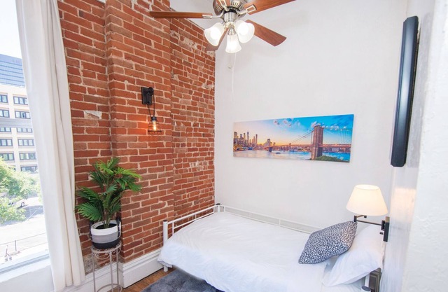 Downtown San Diego Studio in the Heart of Gaslamp!