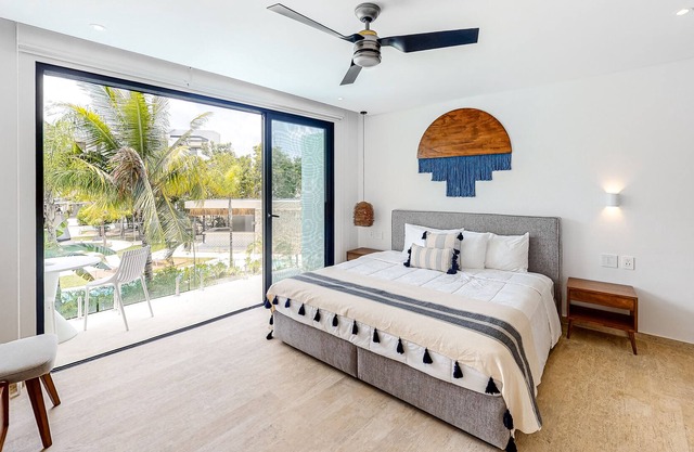 Dreamy Escape W/ Shared Pool, Fast WiFi, Central AC, Balcony & Kitchenette!