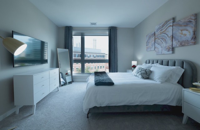 Dreamy Lux Apt w/ Parking & Gym | Downtown at Yale