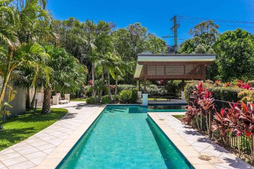 Drift - 3 BR home near town & beach with pool