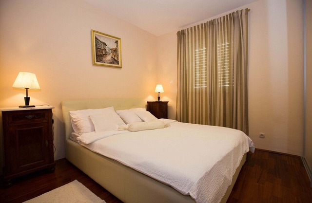 Dubrovnik, Modern, Spacious, Sea View, Large Terrace, BBQ, Free Private Parking