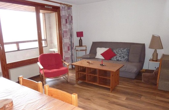 Duplex 3 pièces près des pistes, piscine, parking - FR-1-573-25