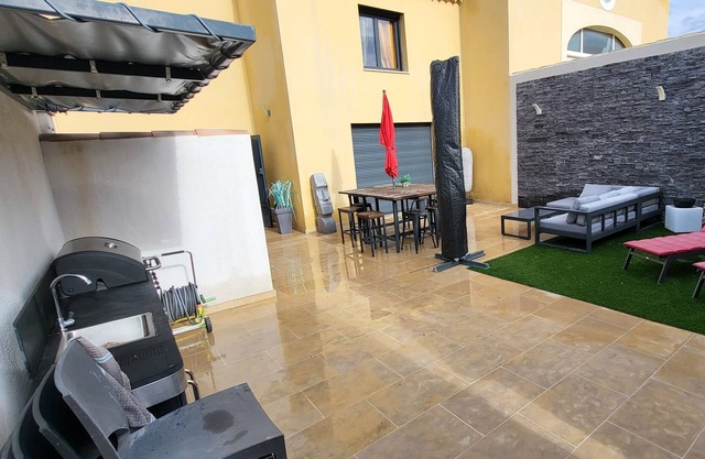 DUPLEX near the city center courtyard ground floor 2 secure parking spaces spa 6 people