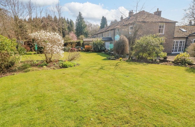 EASBY COTTAGE, pet friendly, character holiday cottage in Richmond