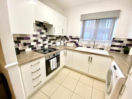 EasyRest Spalding - 4 Beds & Free Parking - Central & Modern Open Plan Apartment - Convenient Location