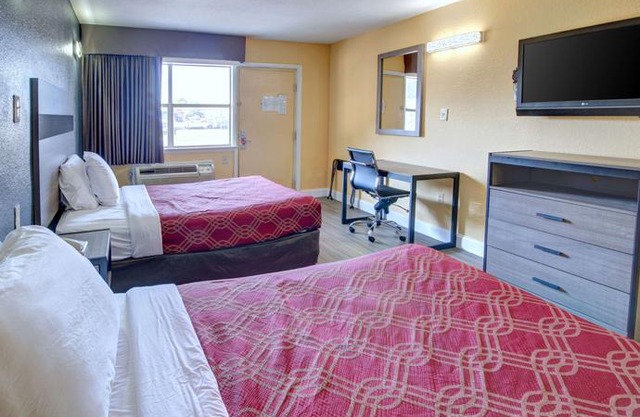 Econo Lodge at Military Circle