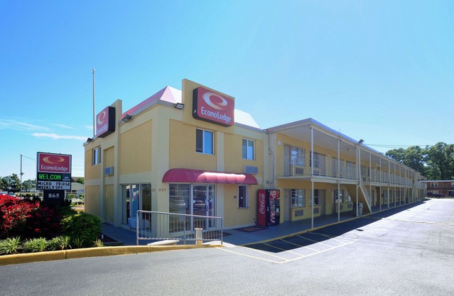 Econo Lodge at Military Circle