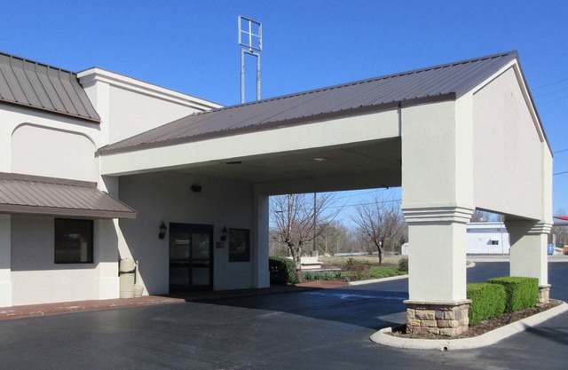Econo Lodge Inn & Suites Manchester North