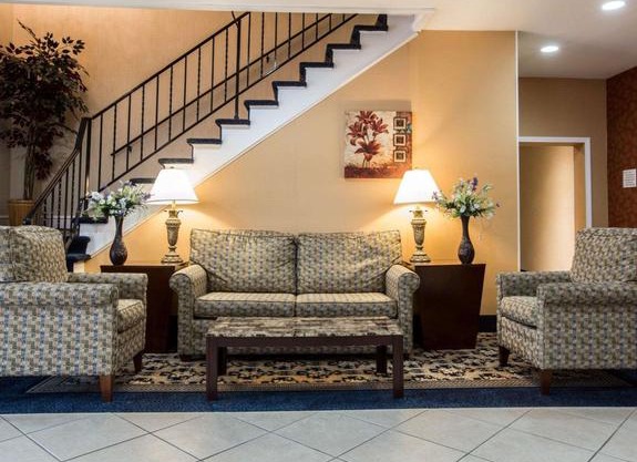 Econo Lodge Lakes Region