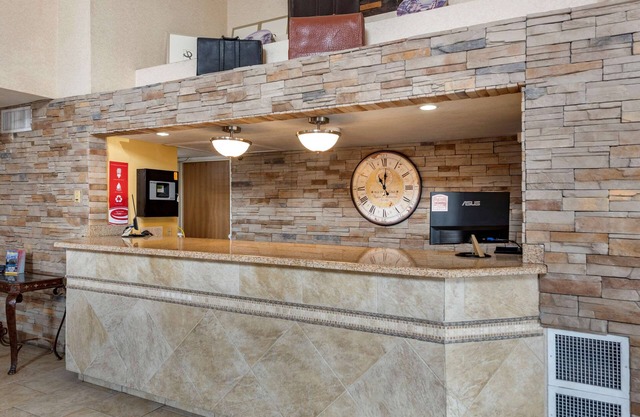 Econo Lodge North Academy