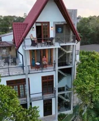 Edgefield Residence & Escapes