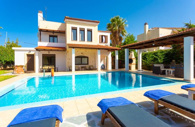 Ekklisies Dio: Large Private Pool, A/C, WiFi