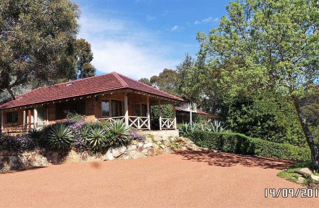 Eleebana Guest House
