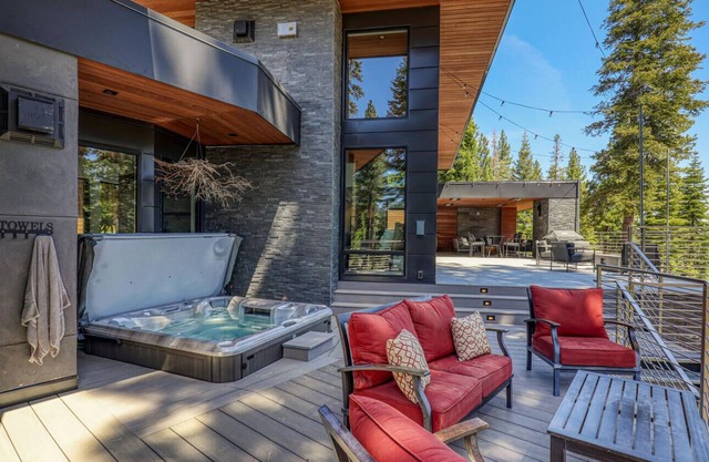 Elegance at Schaffer's Mill - Luxury Residence- Private Hot Tub - Pets Considered