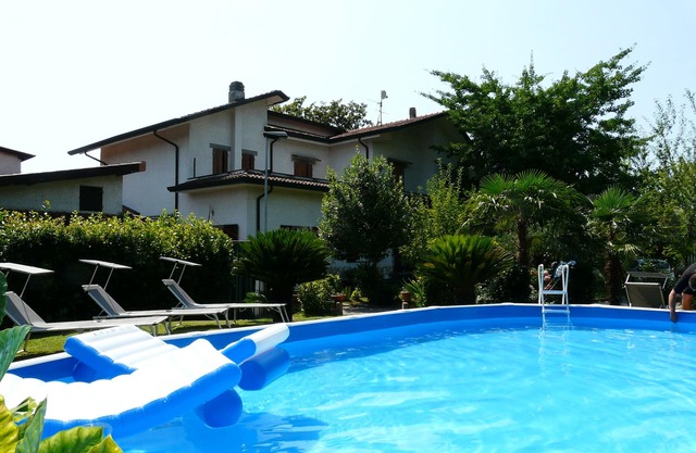 Elegant and fully equipped villa in Versilia,swimming pool,large garden,barbecue