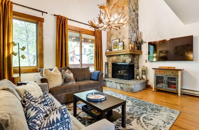 Elegant Vail Home - Walk to Booth Falls Trail