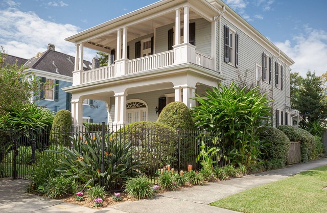 Elegant Victorian w/pool off St. Charles Ave. near Universities! 17STR-07973