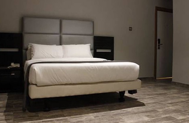 Ellyxville Hotels