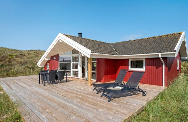 "Emelie" - 200m from the sea by Interhome