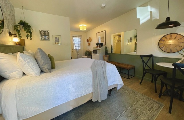 Emerald Valley Inn - #2 Boulder Creek Room - Olympic Park Near Lake Crescent