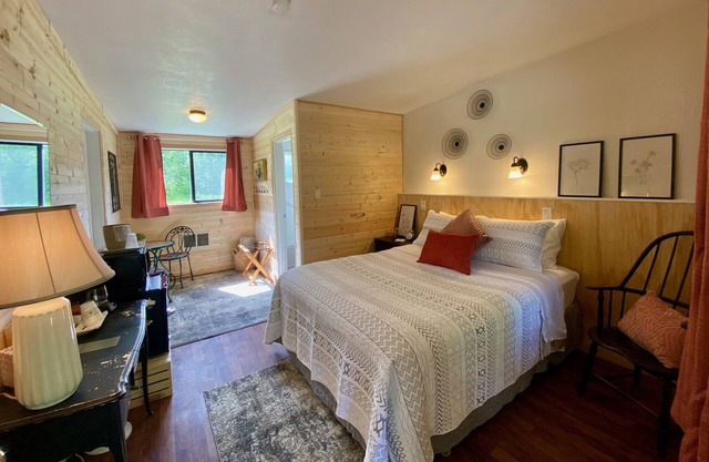 Emerald Valley Inn - #5 Elwha Valley Room - Surrounded by Mountain Views