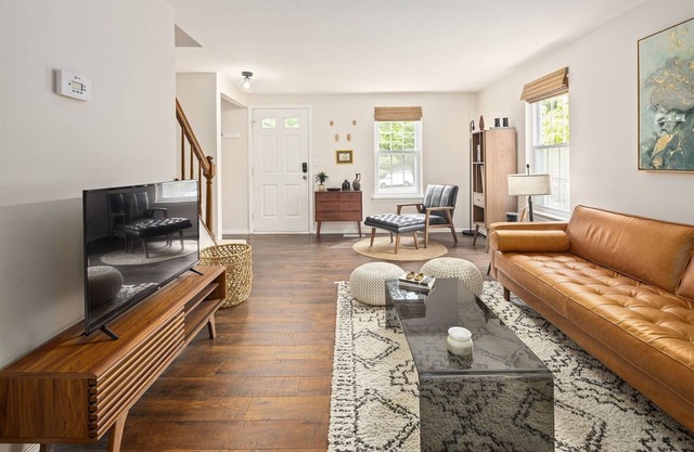 End Unit Townhome w/3BR/2BA in No VA, 40 Mins to DC, Pets OK