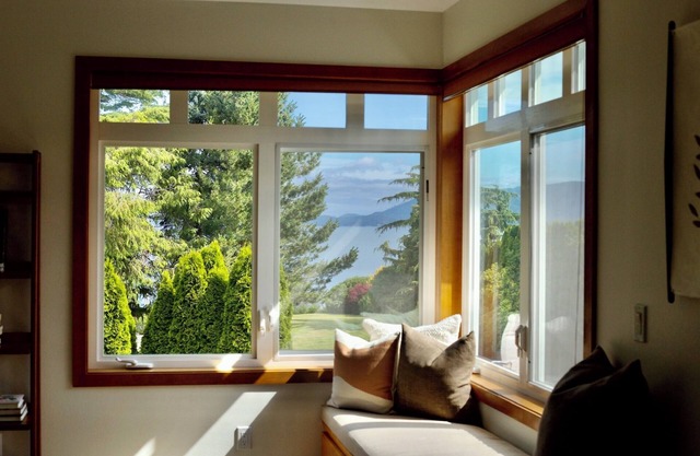 Enjoy Fall Festivities and Nature with Samish Bay Views & Private Gardens.