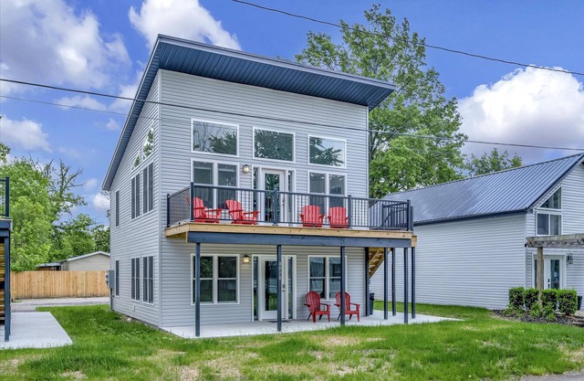 Enjoy Indian Lake in a brand new vacation rental next to the lake walking path