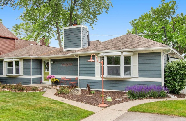 Enjoy the lake in our family-friendly home with beautiful lake views!