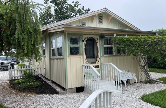 Enjoy this historic cottage in the heart of town, 5 minutes from 5th Ave/Beach!