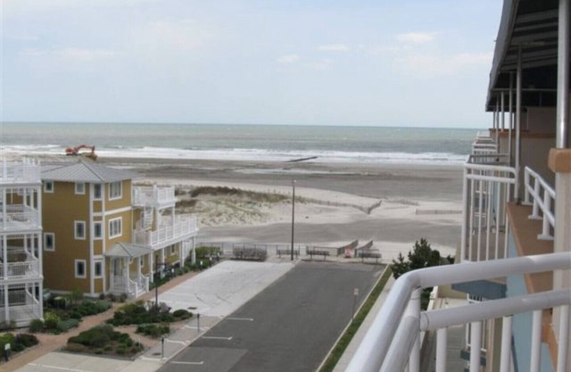 Enjoy your vacation in a luxurious condo at oceanfront Royal Beach Condominiums