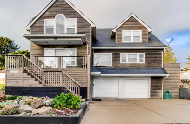 Enormous Ocean View Homes with Firepit & Deck - Short Walk to the Beach