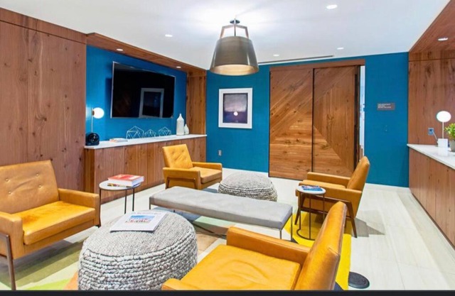 Entire 1-bedroom apartment in Arlington, VA