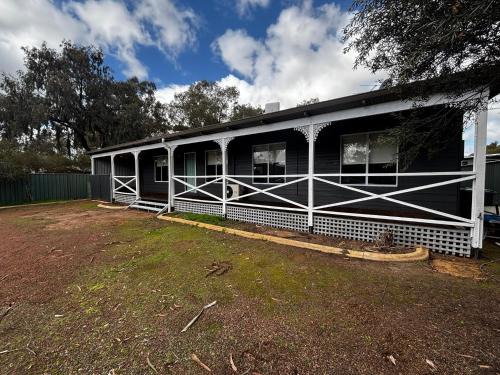 Entire House at Williams Motel and Caravan Park