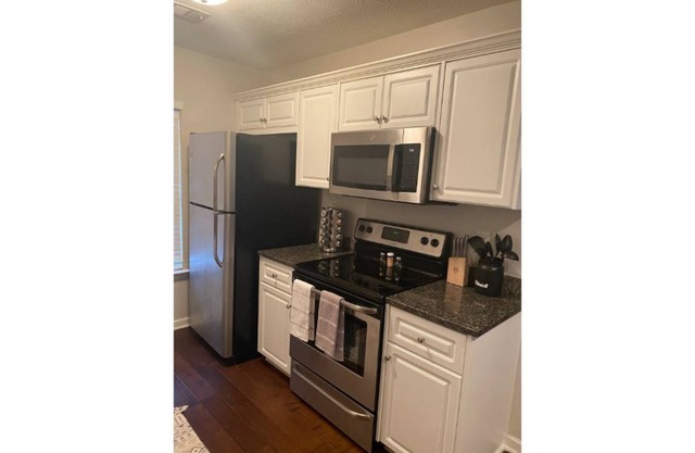 Entire Immaculate 2br/2ba in Amazing Location!