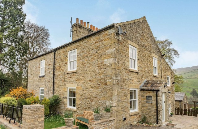 Escape the hustle and bustle with a stay in this beautiful cottage, great walks, stunning scenery, p