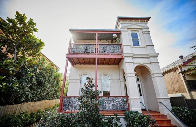 Esperanza Gardens - A Stylish Victorian Studio