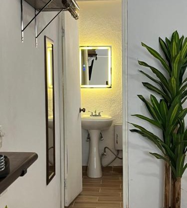 Estudio céntrico con diseño industrial