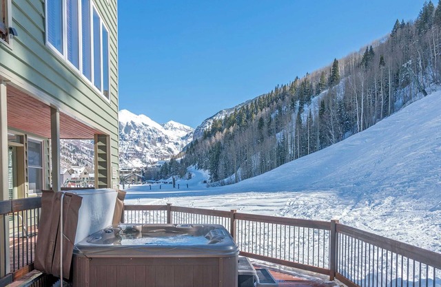 Etta Place Too 103 by Avantstay Close to Town & The Slopes! In Complex w/Communal Pool & Hot Tub