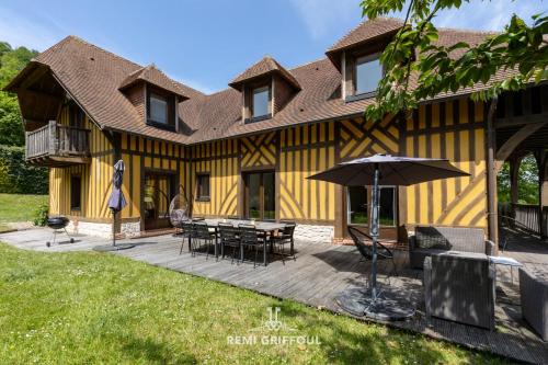 Eva Home Stunning Villa with Garden Sleeps 10