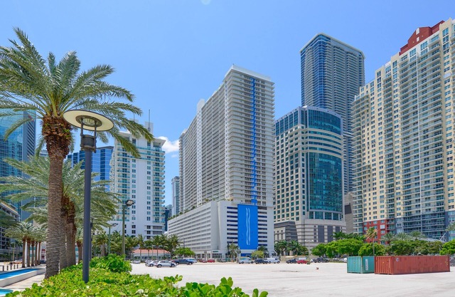 Exclusive condo at Brickell with pool
