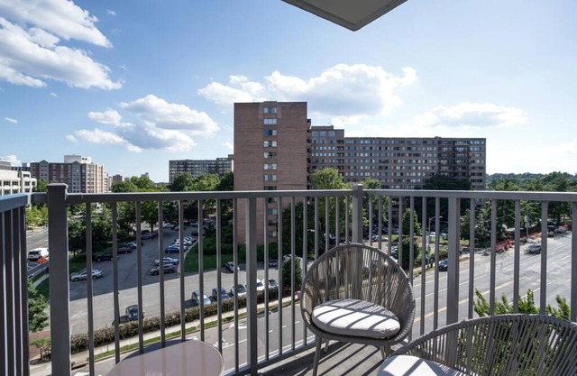 Exclusive Condo With Stunning Views at Crystal City