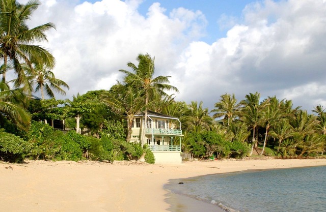 Exclusive North Shore Oahu Paradise – Historic 1910 Beachfront Home Sleeps 17