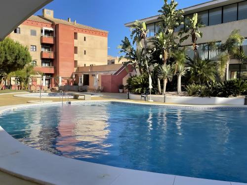 Exclusivo Apartamento con Piscina en Zona Privada Cerca de la Playa y Campos de Golf