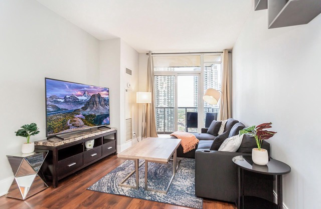 Executive 2BR/2BA Condo + Lakeview