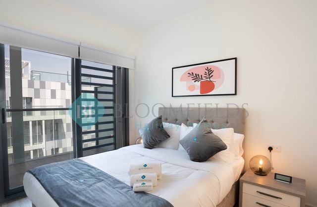 Executive 3 BR in Raha Lofts