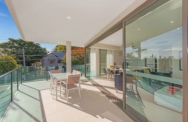 Executive 3BR Bulimba Apartment with Large Balcony Next to Oxford St