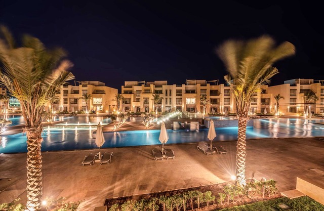 Exotic 1bdr w/Outdoor Terrace Pool & Beach Access