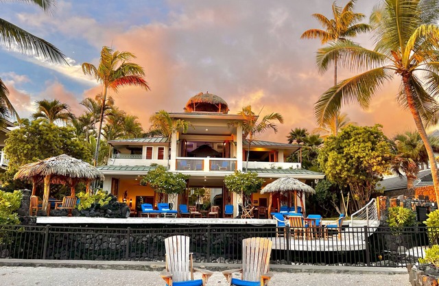 Exotic Kona Bay Hawaii Beachfront Tropical Paradise Stunning Home.